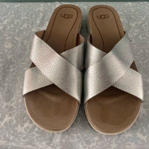 UGG Leather slides excellent condition size 5.5